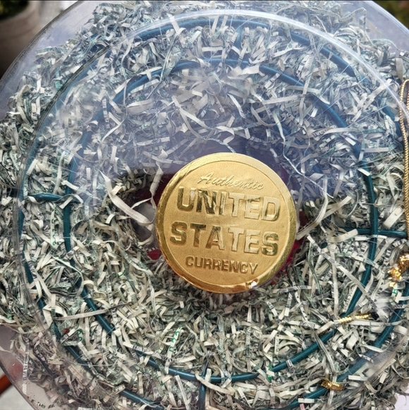 Money Wreath - Picture 7 of 7